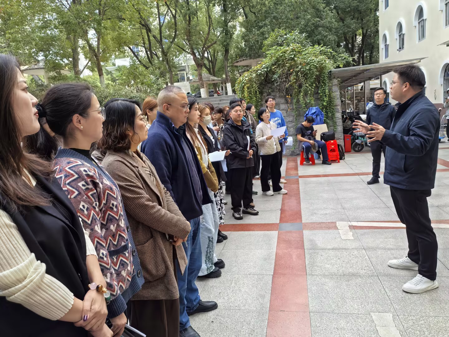 我校开展2025年秋季学生宿舍安全大检查